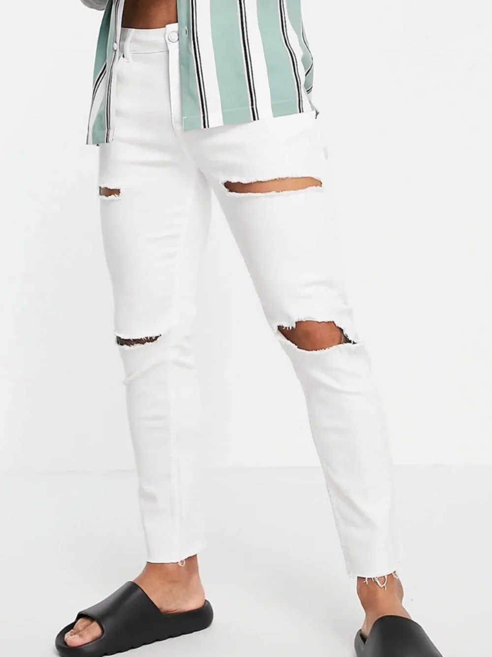 NEW - ASOS - WHITE SKINNY JEANS - RIPS / RAW HEM